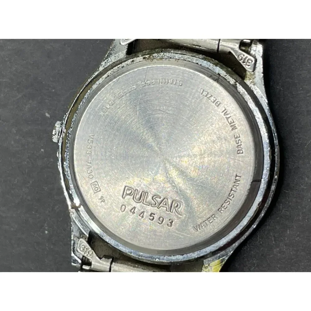 Vtg Pulsar Watch Men 34mm Silver Tone White Dial DayDate Round V533-7A30 33.4MM